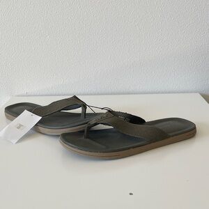 Sun and Stone Men's Olive Green Casual Flip Flop Sandals Size 9
